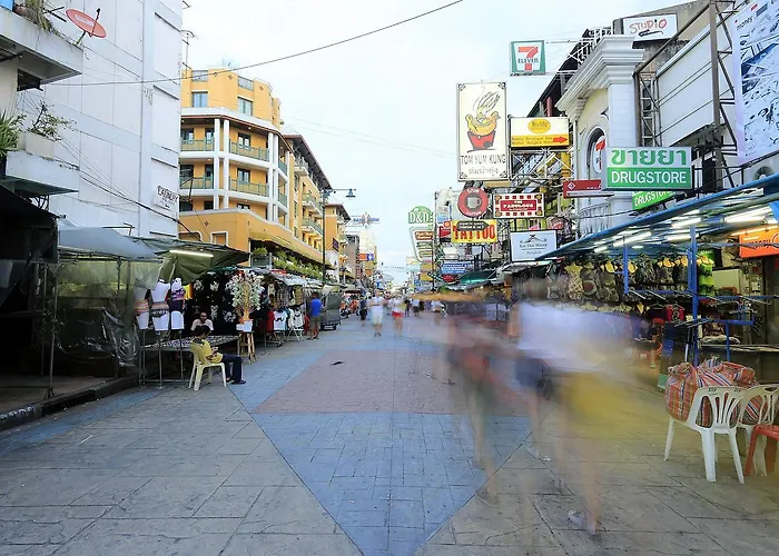 Banglumpoo Place 曼谷